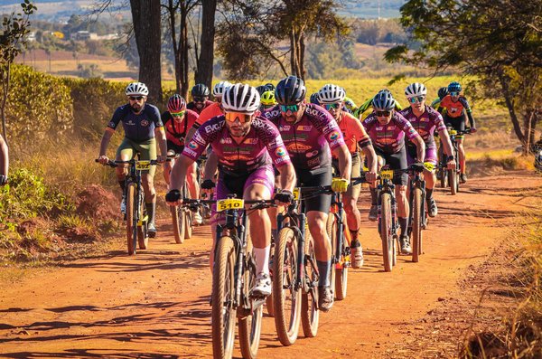 Vélo spinning vs vélo d'appartement : Quelle est la différence ?